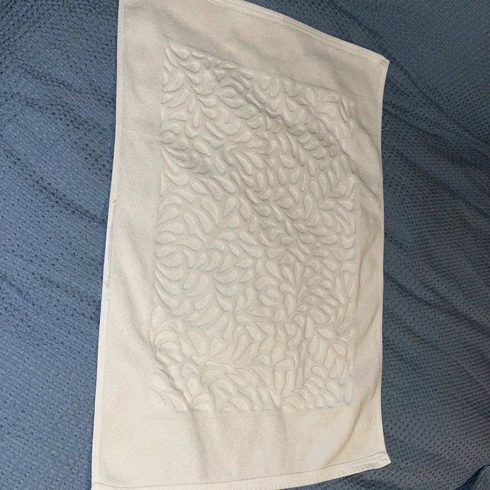 Lotus~Elegant White Cotton Bath Mat